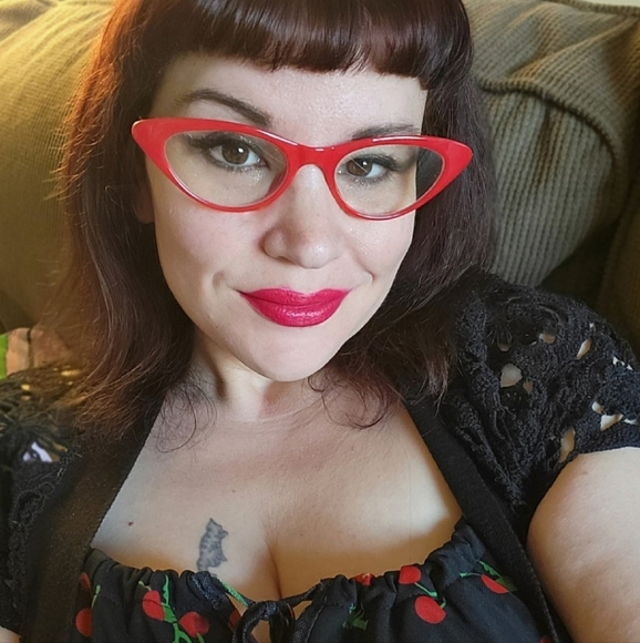 Meet your Posher, Chelsey - Picture 3 of 3